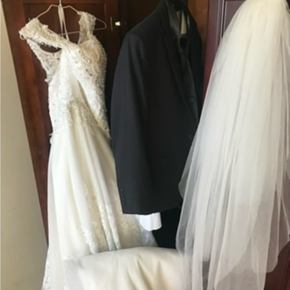 Wedding dress - Picture 5 of 6